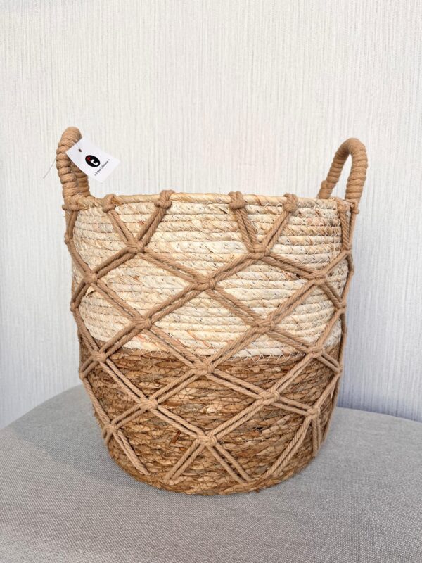 Cesta em fibra natural