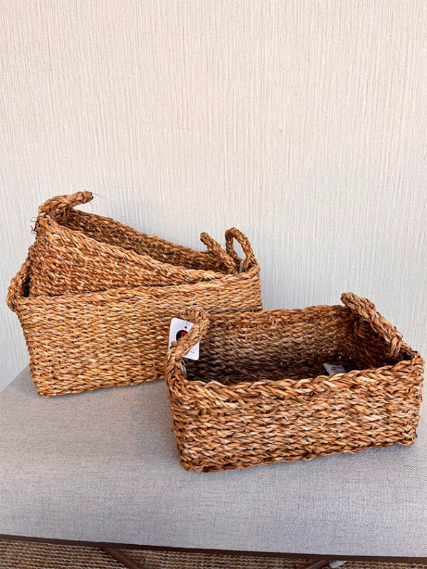 Cesta com alça em fibra natural